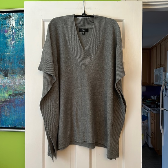 Messimo Poncho Sweater - Picture 1 of 11